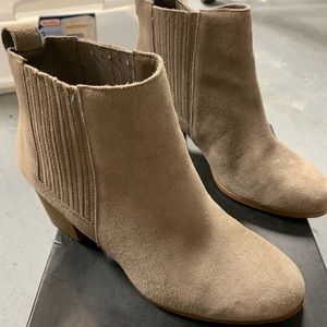 International Concepts Ash Gray Booties